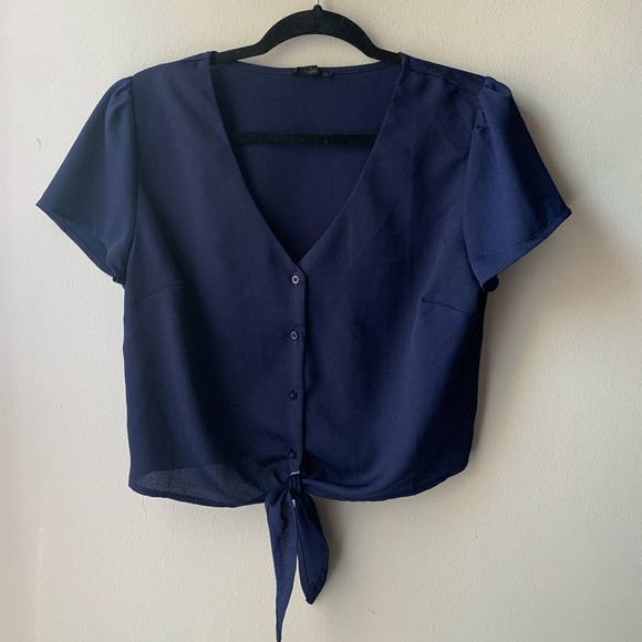 CROP BUTTON DOWN BLUE BLOUSE. FALL FASHION. - Picture 1 of 3